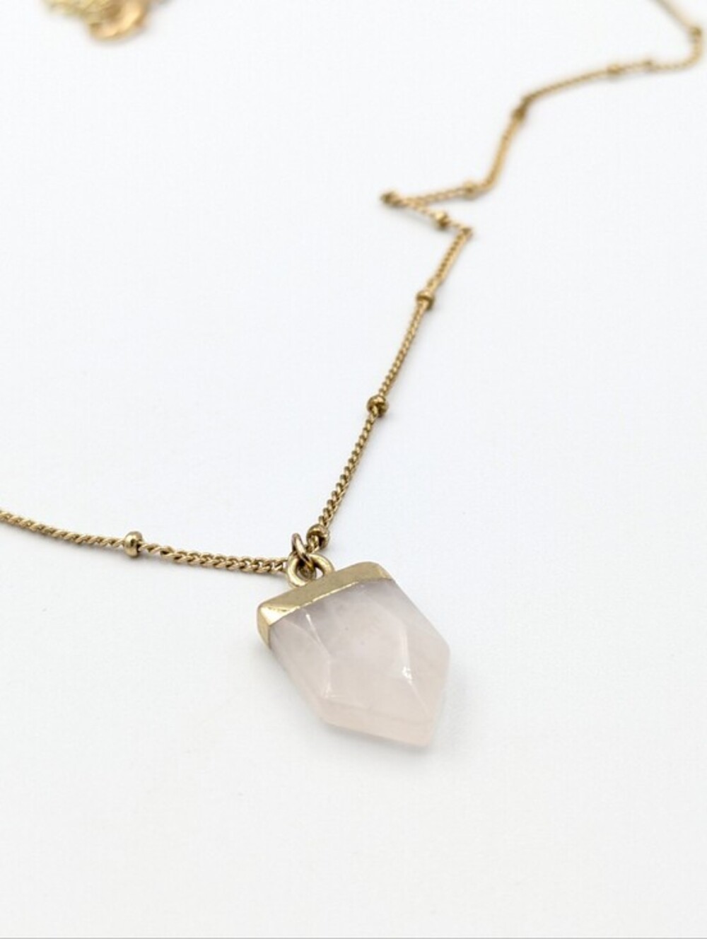 5/25$ Faux rose quartz gold tone chain necklace